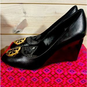 Tory Burch Black Wedge Mestico Sz 8